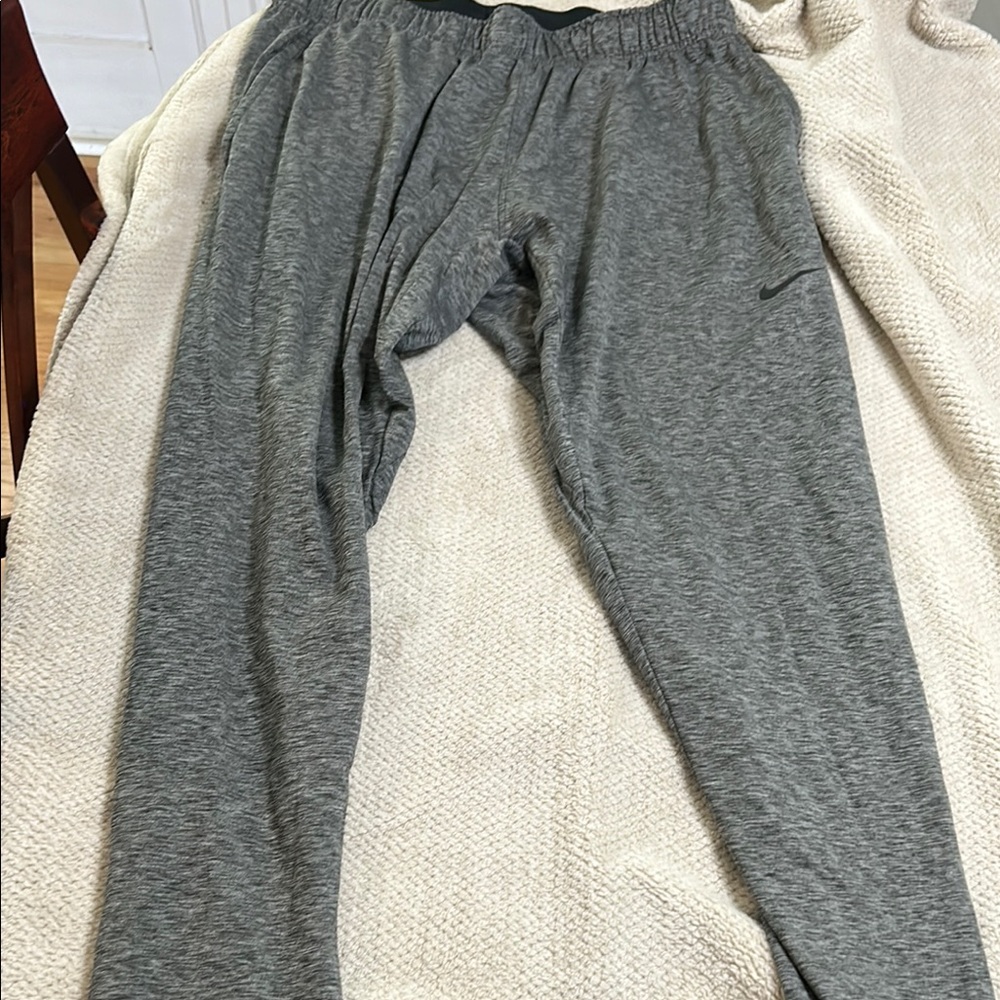 Men’s Nike Dri Fit standard fit joggers size large